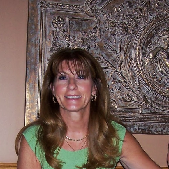 Meet your Posher, Janet - Picture 1 of 1